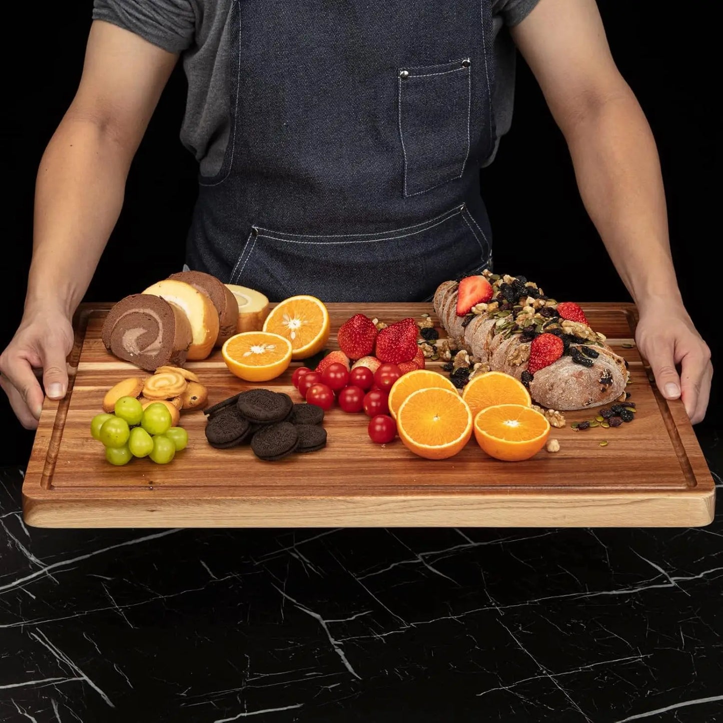 TWISTER.CK Acacia Wood Cutting Board With Side Handles